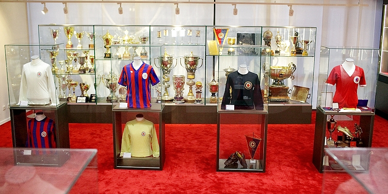 Pogledajte novu zbirku dresova u Hajdukovim trofejnim salonima