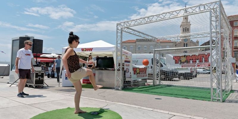 Degustacija Bondijevih proizvoda na Rivi razveselila najmlađe posjetitelje