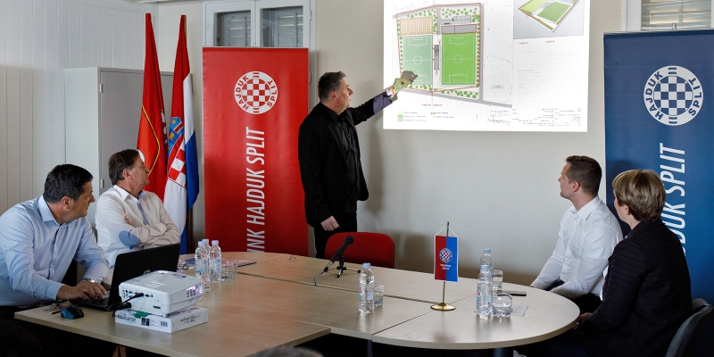 Hajduk dao podršku razvoju nogometne infrastrukture na otoku Braču