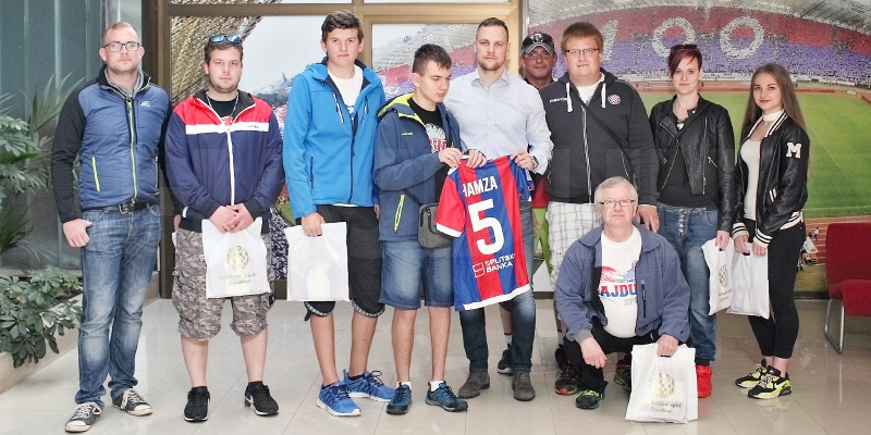 Predsjednik Hajduka Ivan Kos na Poljudu ugostio navijače iz Češke
