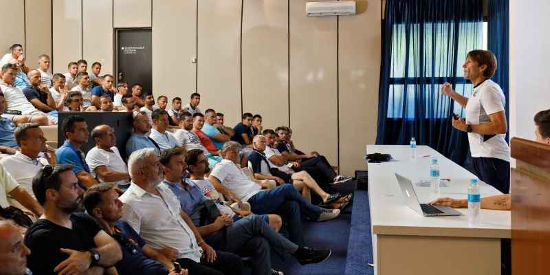 Prepuna kino-dvorana na Poljudu: Dalmatinski treneri slušali Carrillovo predavanje