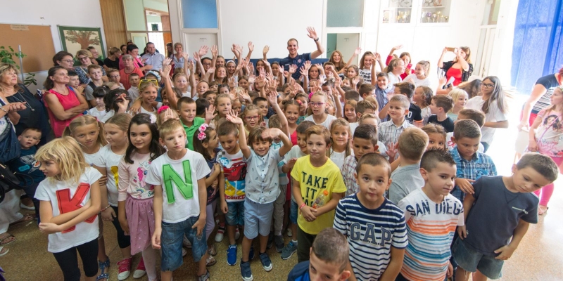 Dante Stipica oduševio trogirske prvašiće: Budite dobri učenici i dobri sportaši