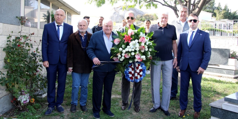 Delegacija Hajduka položila vijenac na grob velikog Frane Matošića