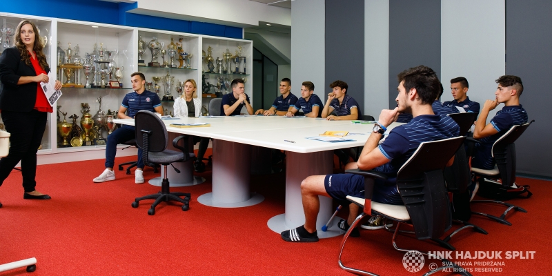 Knowledge always helps: Youth Academy players significantly improved their English language skills