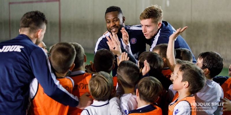 First team players surprised the youngest Youth Academy teams