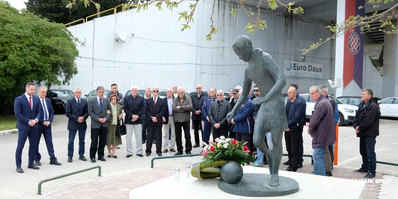 Obilježena 35. godišnjica Bajdine smrti: Položen vijenac i upaljene svijeće ispred spomenika na Poljudu