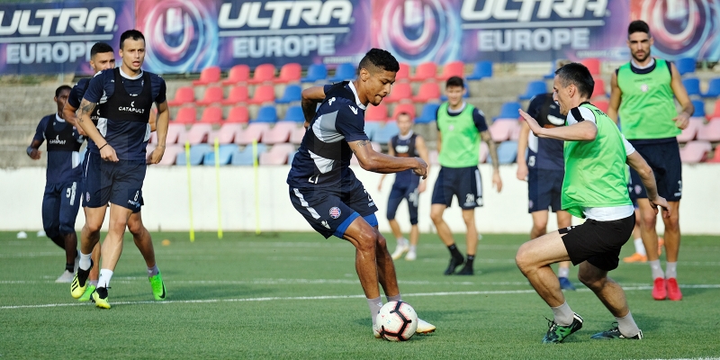 Pre-match training session at Poljud