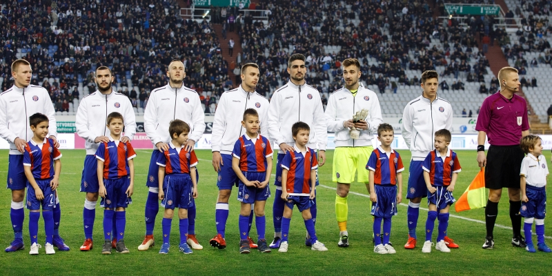 Igrači Hajduka u pratnji polaznika Otvorene škole