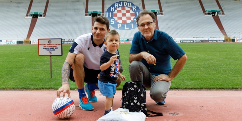 Hajduk ugostio malog Tomu, zvijezdu fotografije koja je obišla svijet