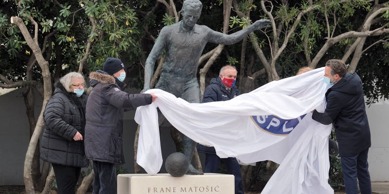 Na Poljudu otkriven spomenik Frani Matošiću