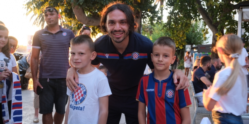 Zbog jedne ljubavi: Makarani dočekali svog Hajduka!