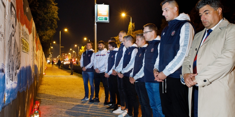 Hajdukove delegacije odale počast žrtvama Vukovara i Škabrnje