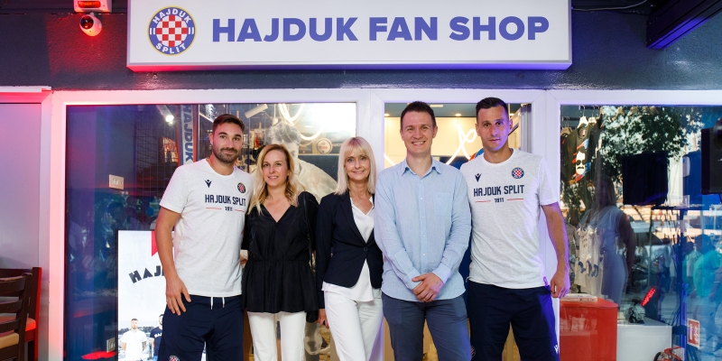 Prvi izvan Splita: Svečano otvoren Hajdukov Fan shop u Makarskoj