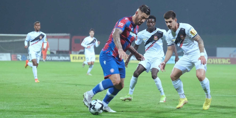 HNK Hajduk Split on X: Kraj prvog dijela na Poljudu: Hajduk - Gorica 1:0.  Ajmo Bijeli! 💪💪💪❤️💙 #samohajduk  / X