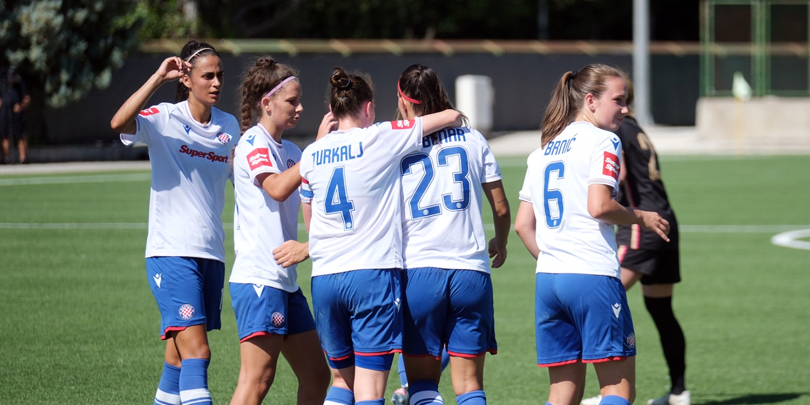 HNK Hajduk Split on X: Kraj prvog dijela na Poljudu: Hajduk - Gorica 1:0.  Ajmo Bijeli! 💪💪💪❤️💙 #samohajduk  / X