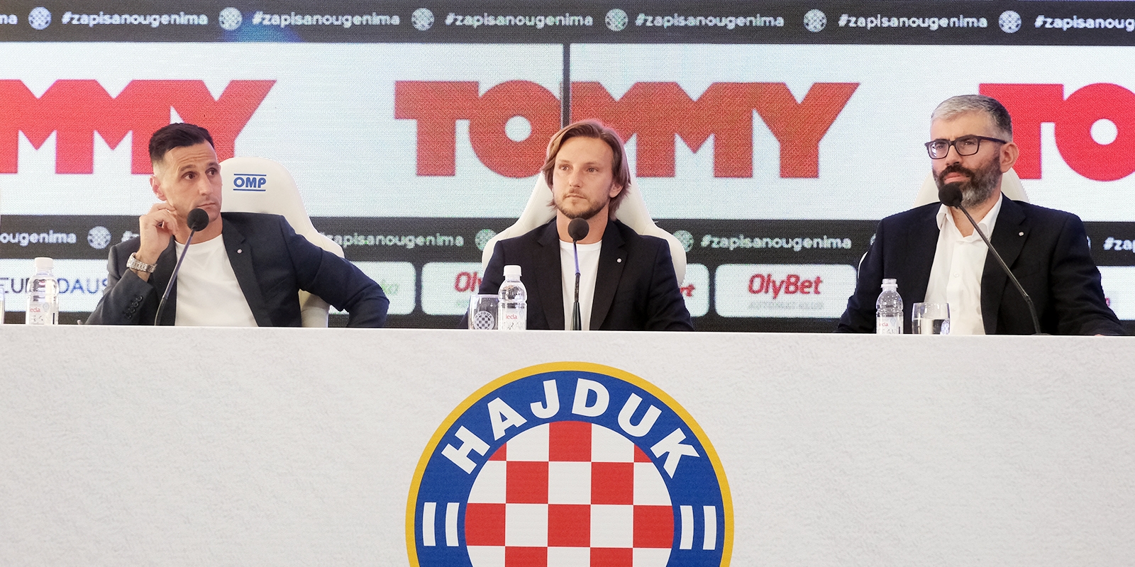 Svečano predstavljen Ivan Rakitić: Tisuće navijača ga dočekale ispred Poljuda