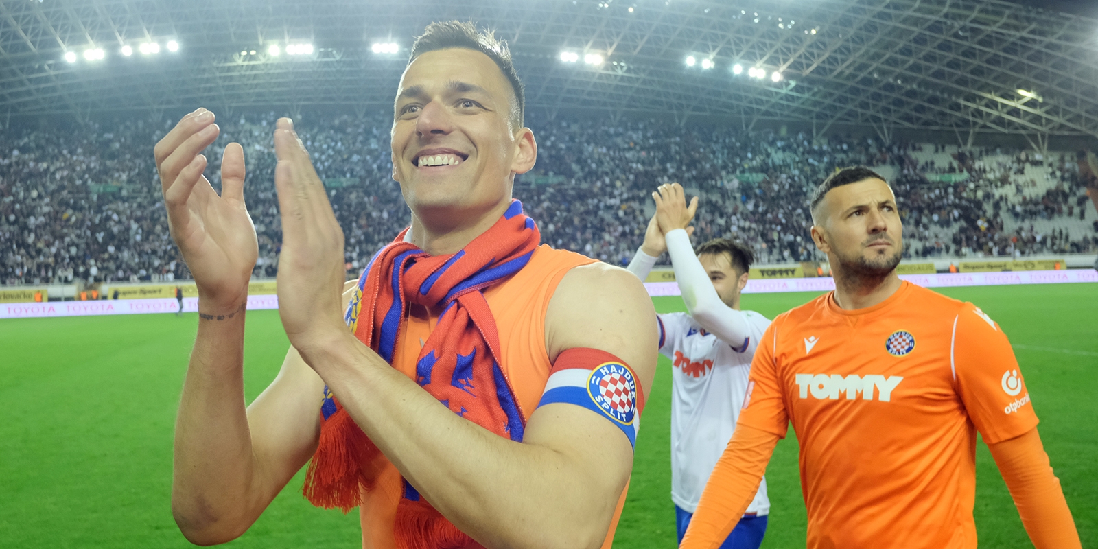 Kapetane, plovija si punim jedrima!