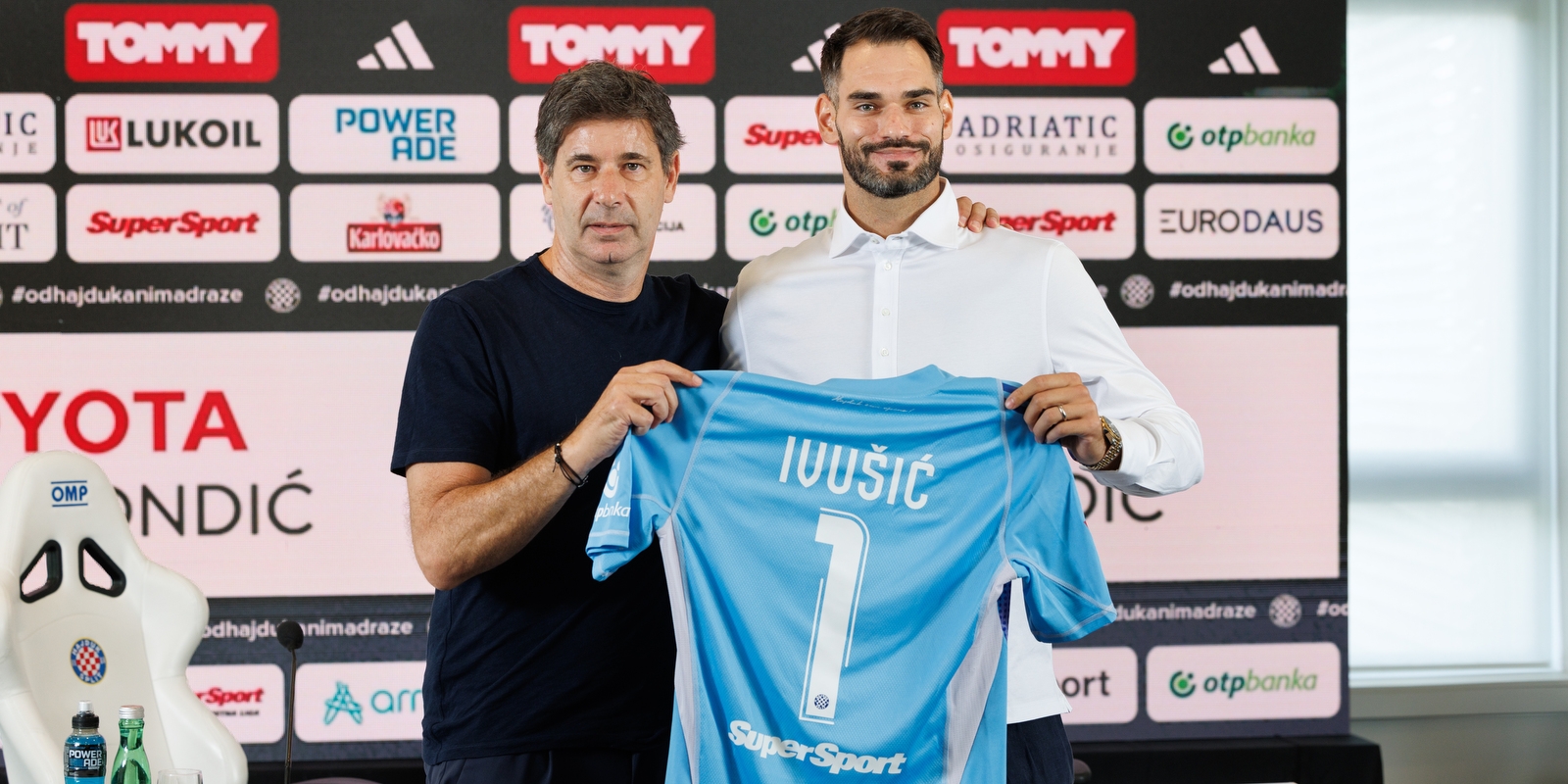 U Bijelom salonu predstavljen Ivica Ivušić: Velika je čast i izazov nositi Hajdukov dres